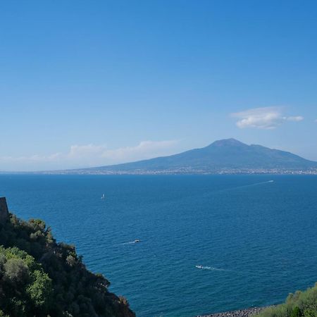 Sea View Deluxe Apartments Vico Equense Bagian luar foto