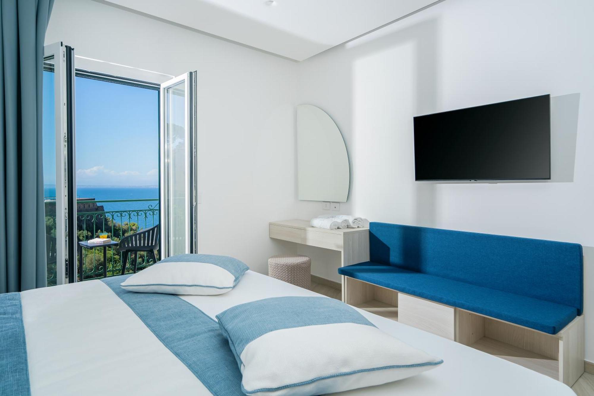 Sea View Deluxe Apartments Vico Equense Bagian luar foto