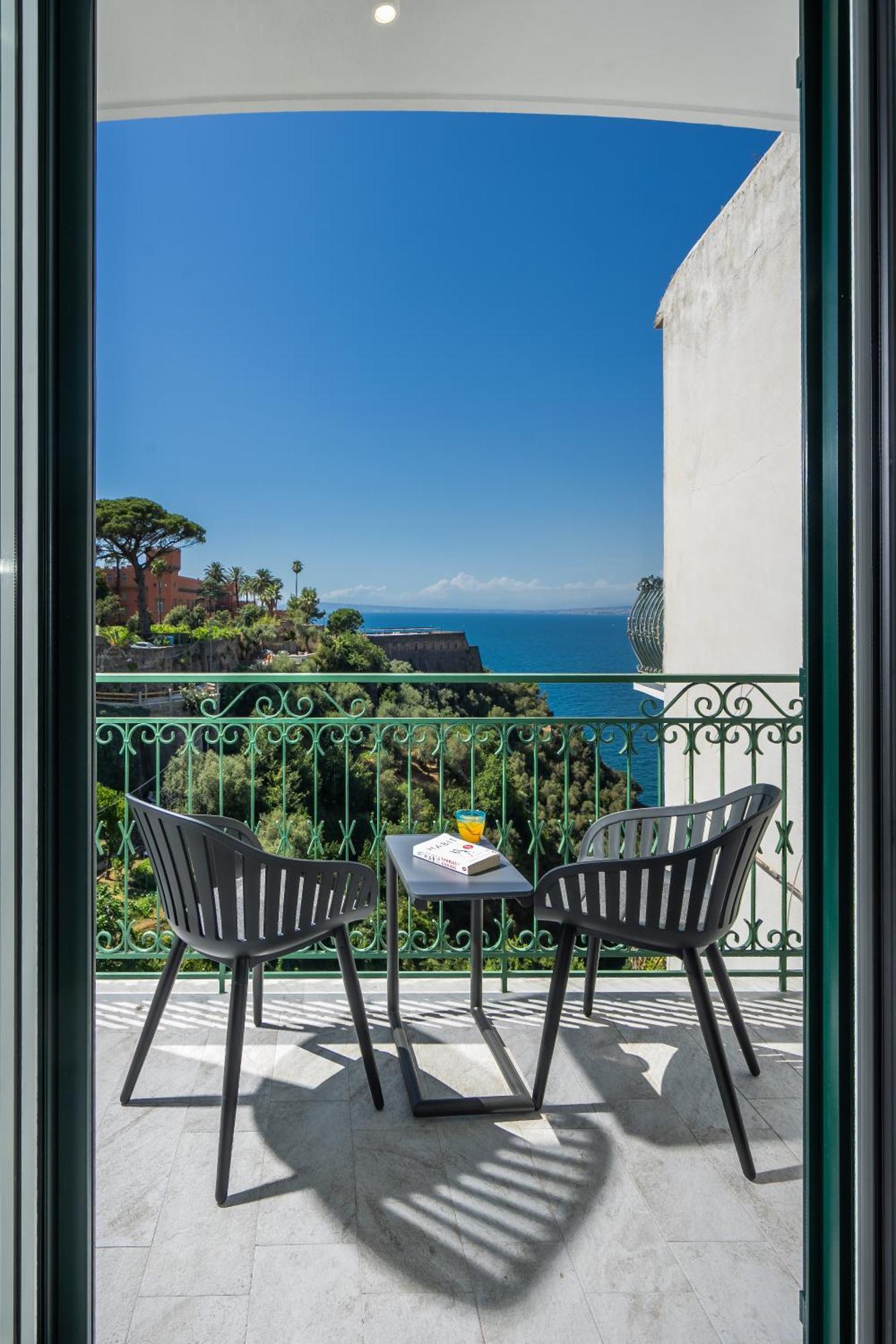 Sea View Deluxe Apartments Vico Equense Bagian luar foto