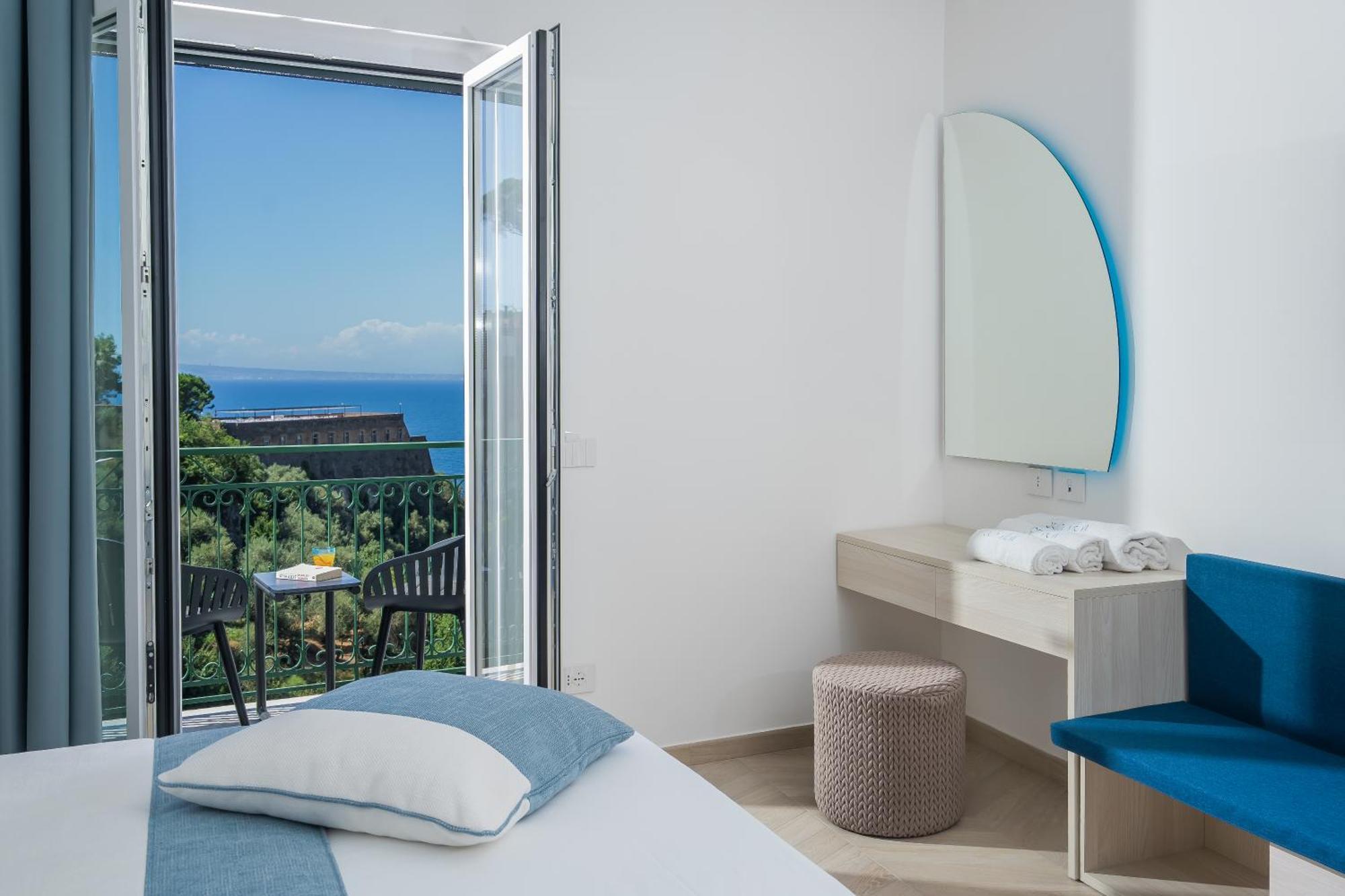 Sea View Deluxe Apartments Vico Equense Bagian luar foto
