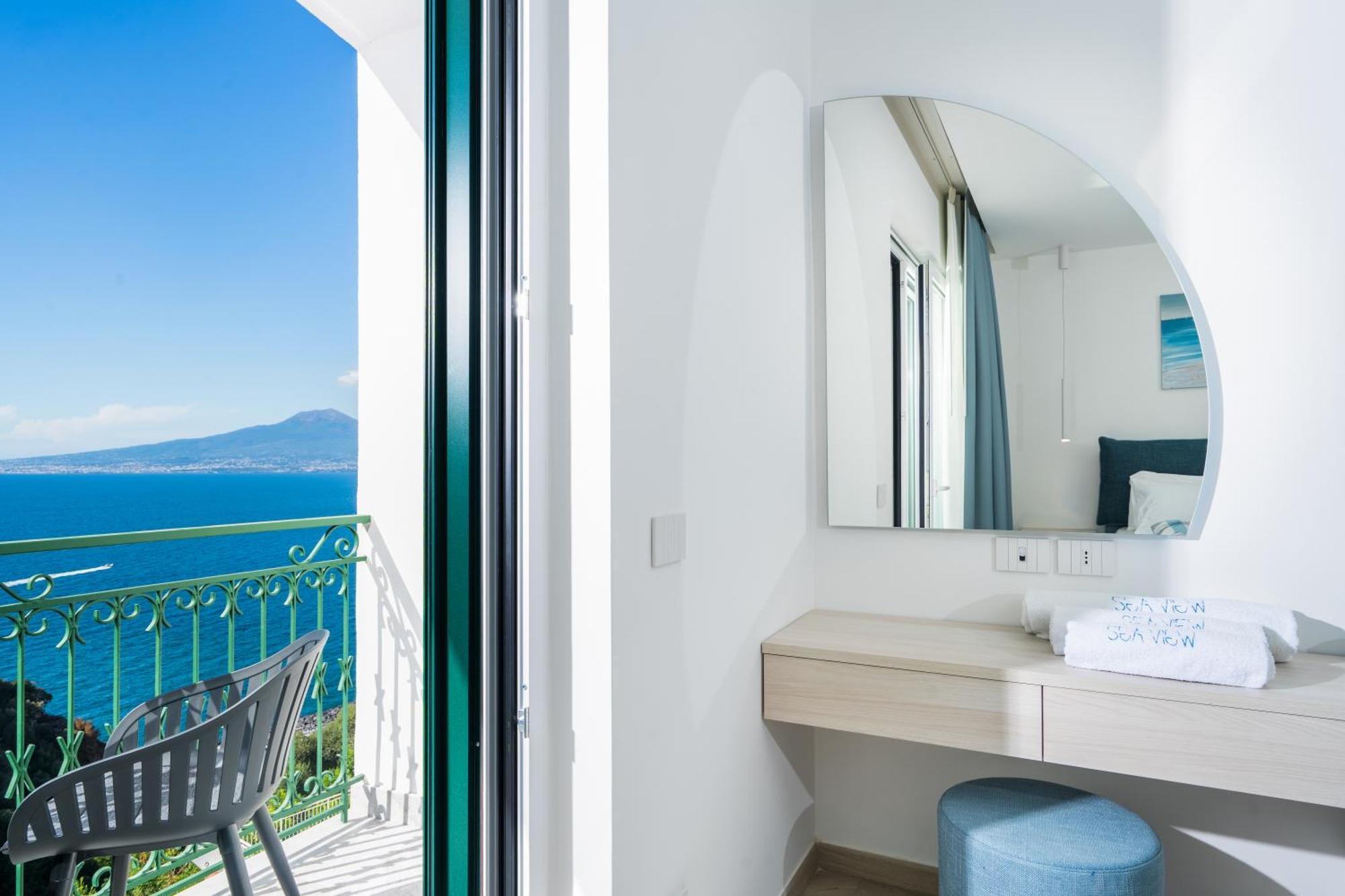Sea View Deluxe Apartments Vico Equense Bagian luar foto