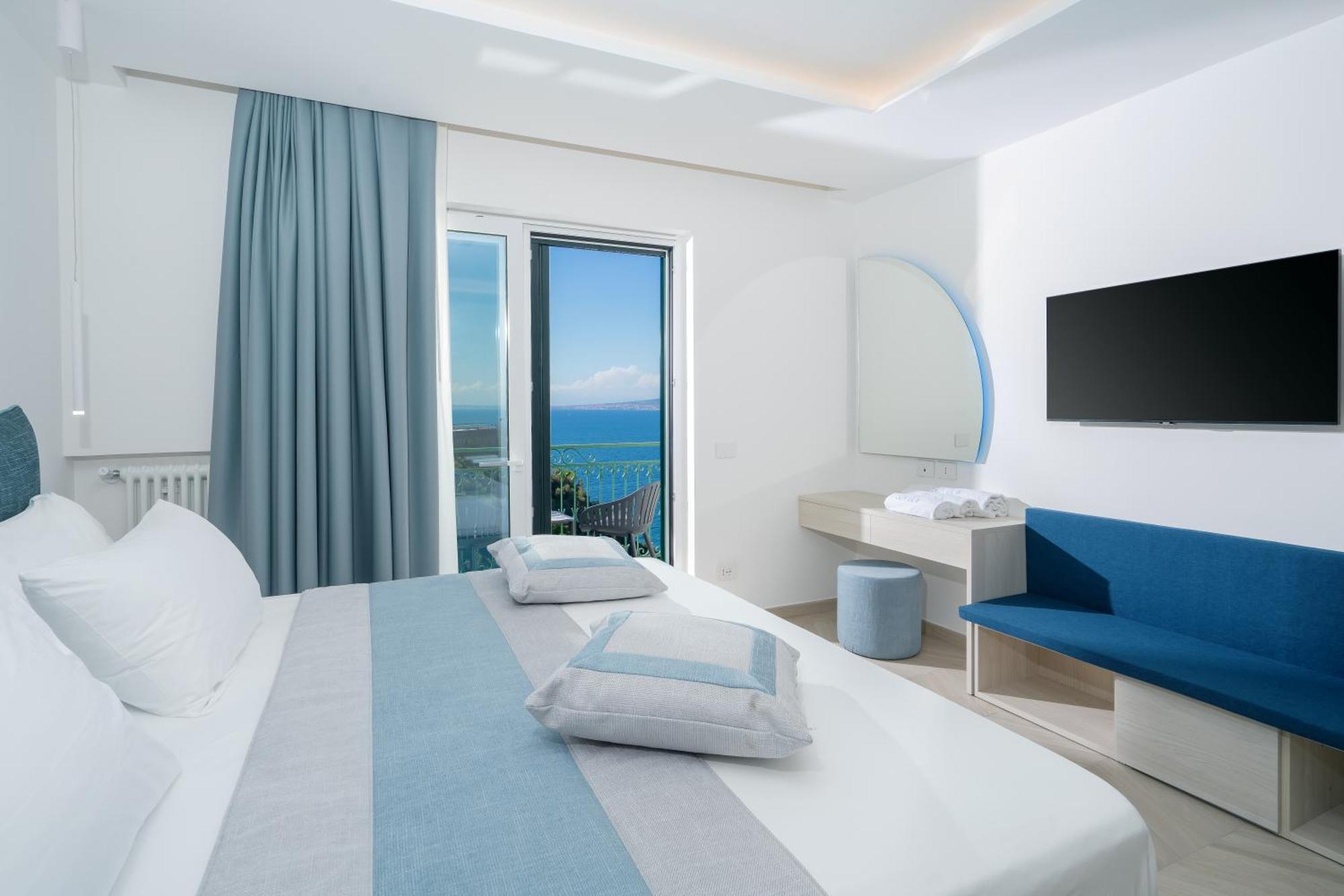 Sea View Deluxe Apartments Vico Equense Bagian luar foto